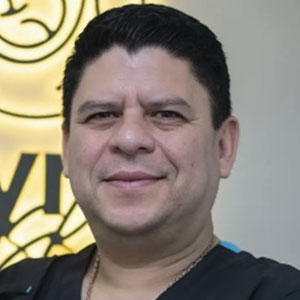 Dr. Carlos Vicente Osegueda Villegas